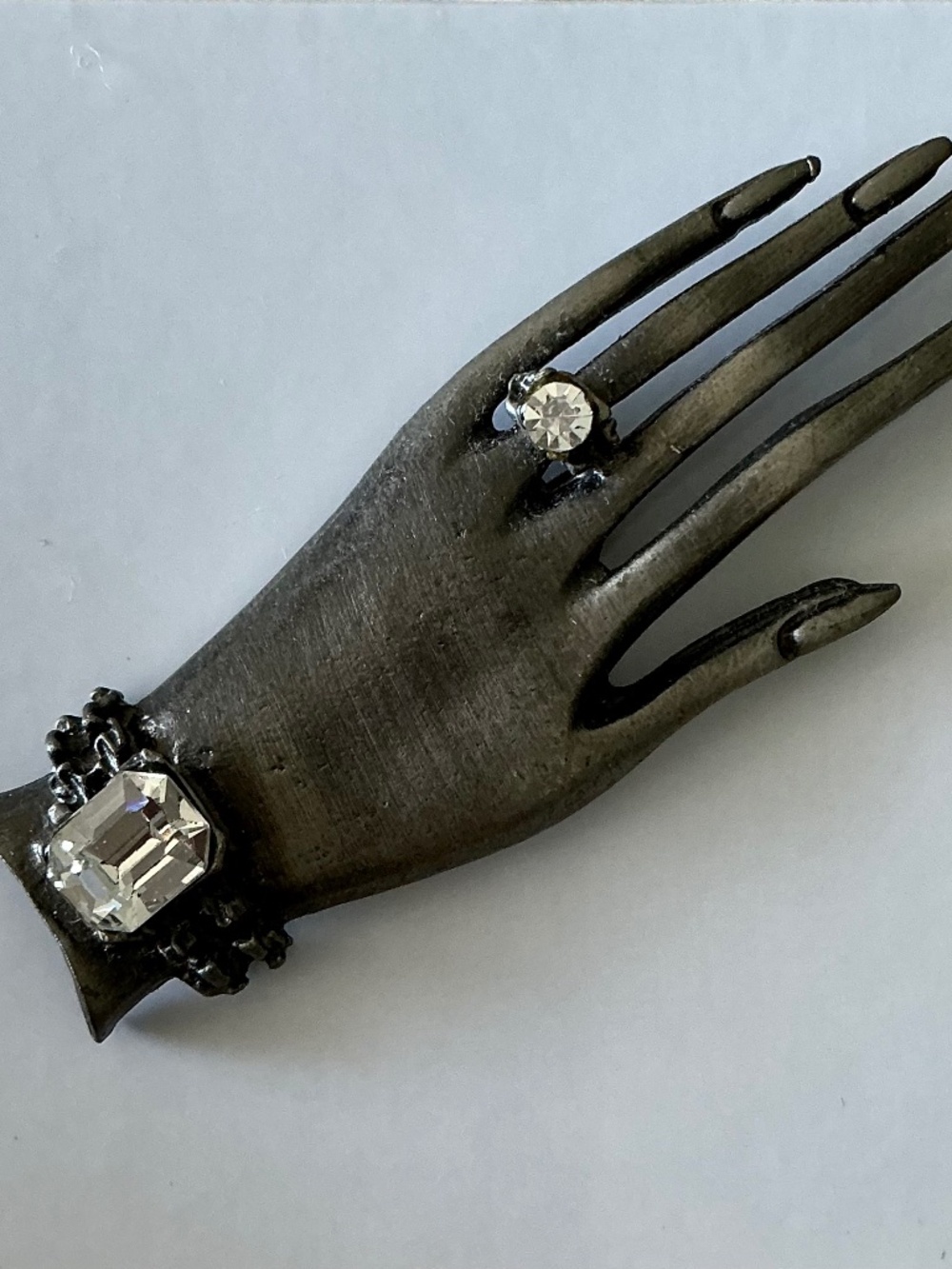 VINTAGE VICTORIAN HAND WITH CLEAR CRYSTAL BRACELET RING HUGE BROOCH SILVER METAL